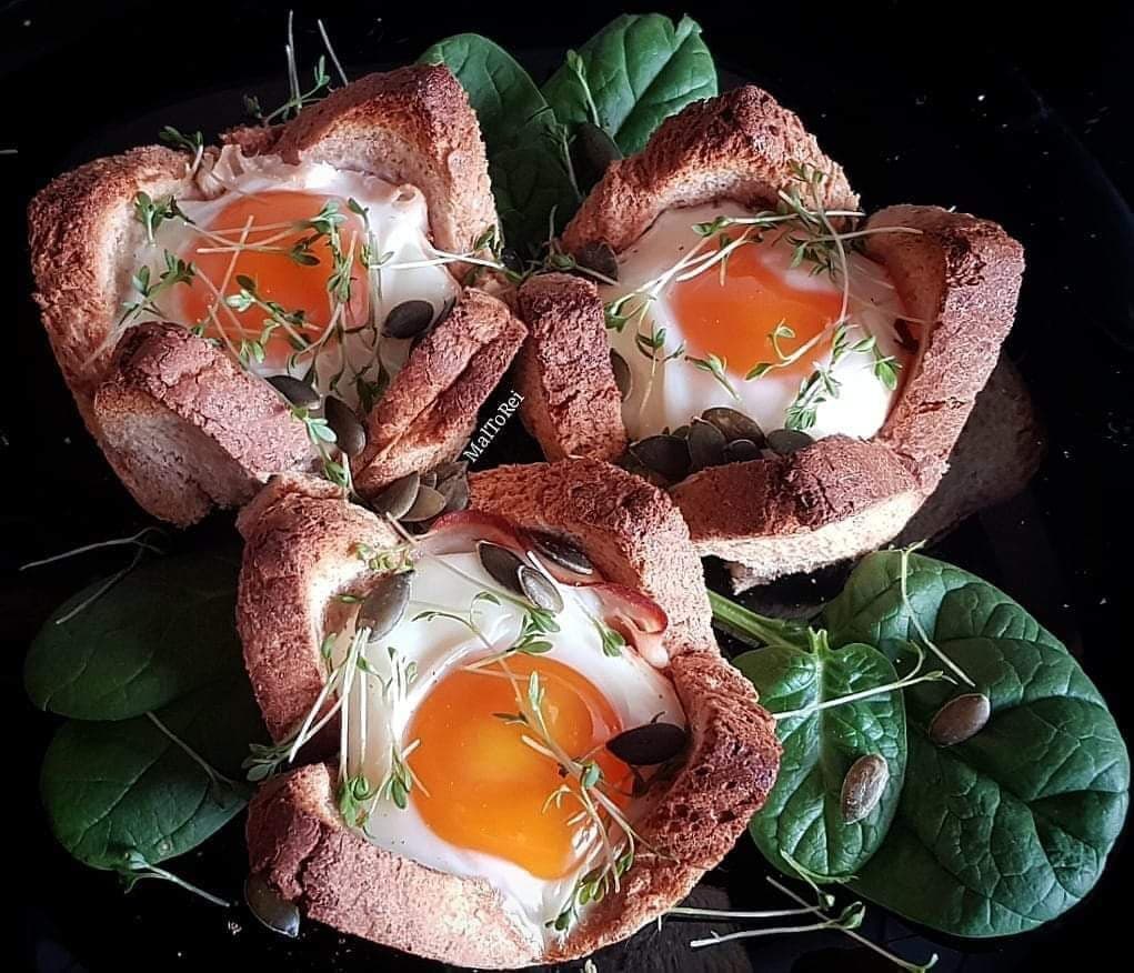 Jajka zapiekane w chlebie tostowym
